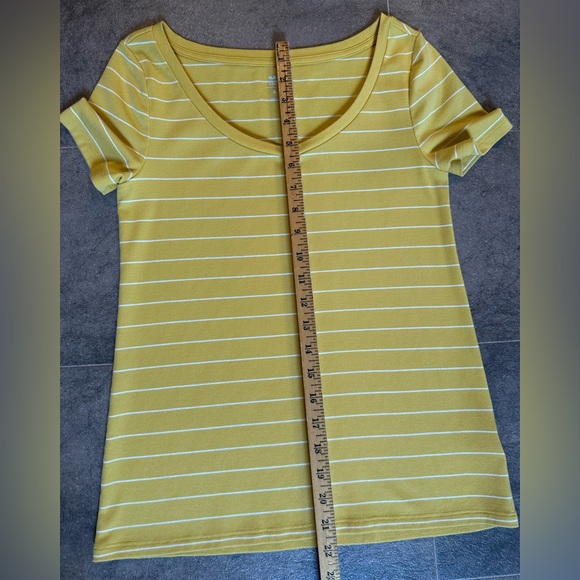 Scoop neck tee. Yellow with white stripes. Old Navy. Small. - Picture 6 of 7